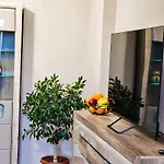 Quiet 2bd Near Sea Garden & By Apartmax فارنا