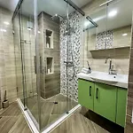 Quiet 2bd Near Sea Garden & By Apartmax