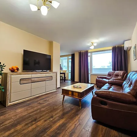 Quiet 2bd Near Sea Garden & By Apartmax شقة *