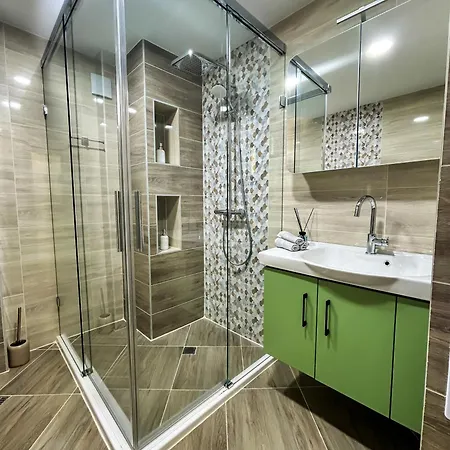 Quiet 2bd Near Sea Garden & By Apartmax
